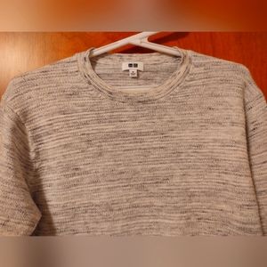 Men's Uniqlo sweater. Cotton / wool / polyester blend. Size M.
